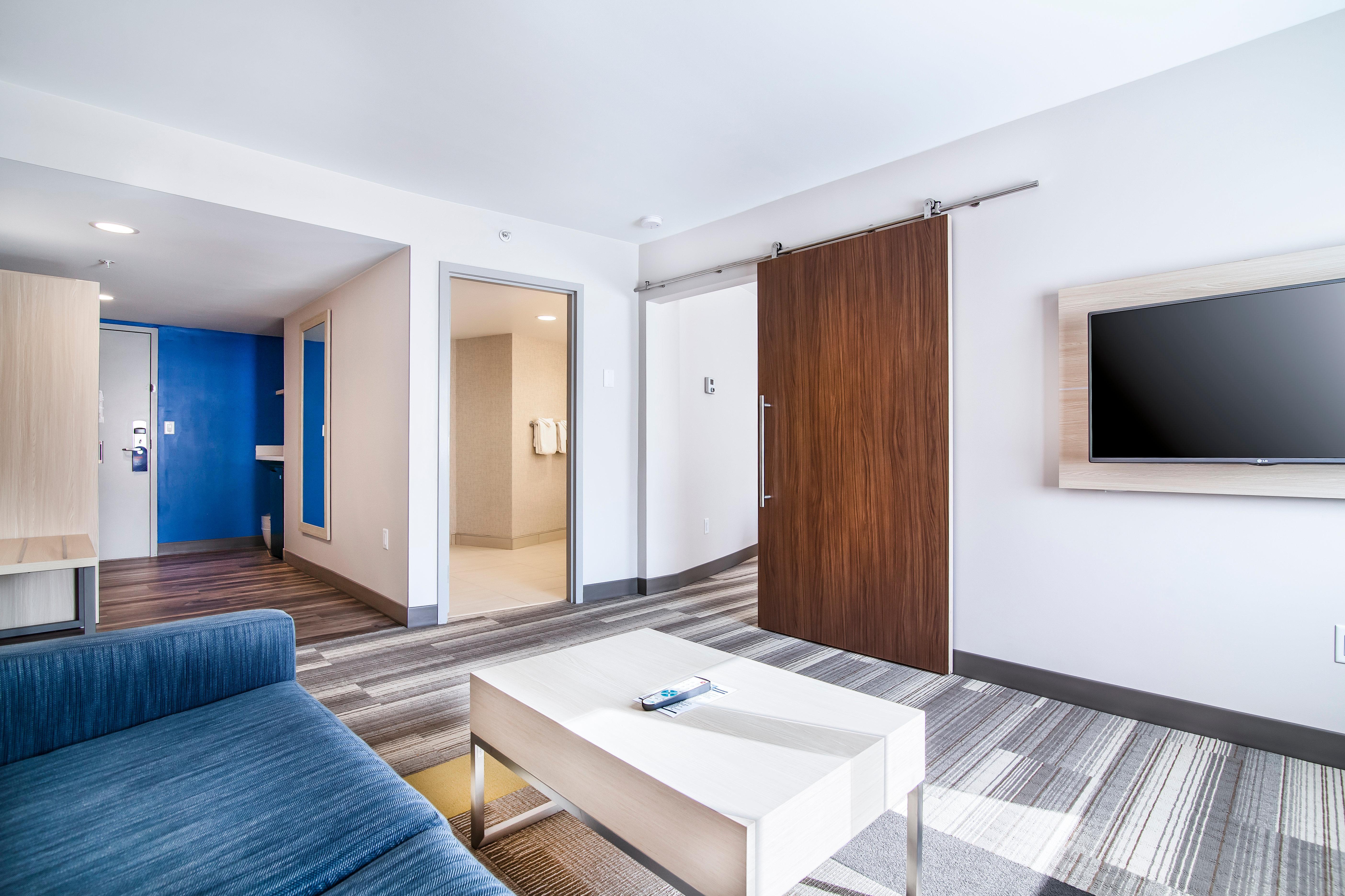 Holiday Inn Express & Suites Langley By Ihg Eksteriør billede