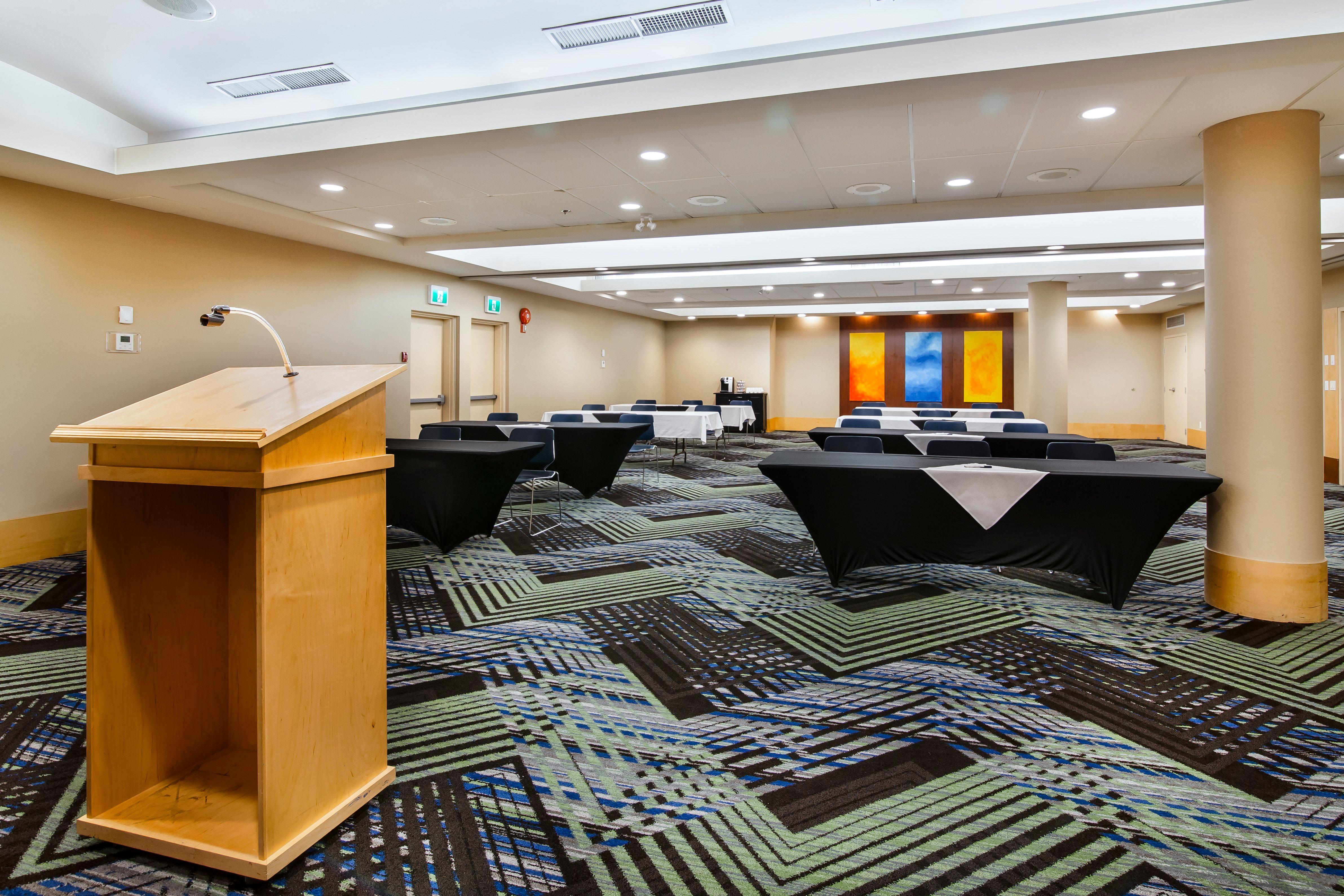 Holiday Inn Express & Suites Langley By Ihg Eksteriør billede